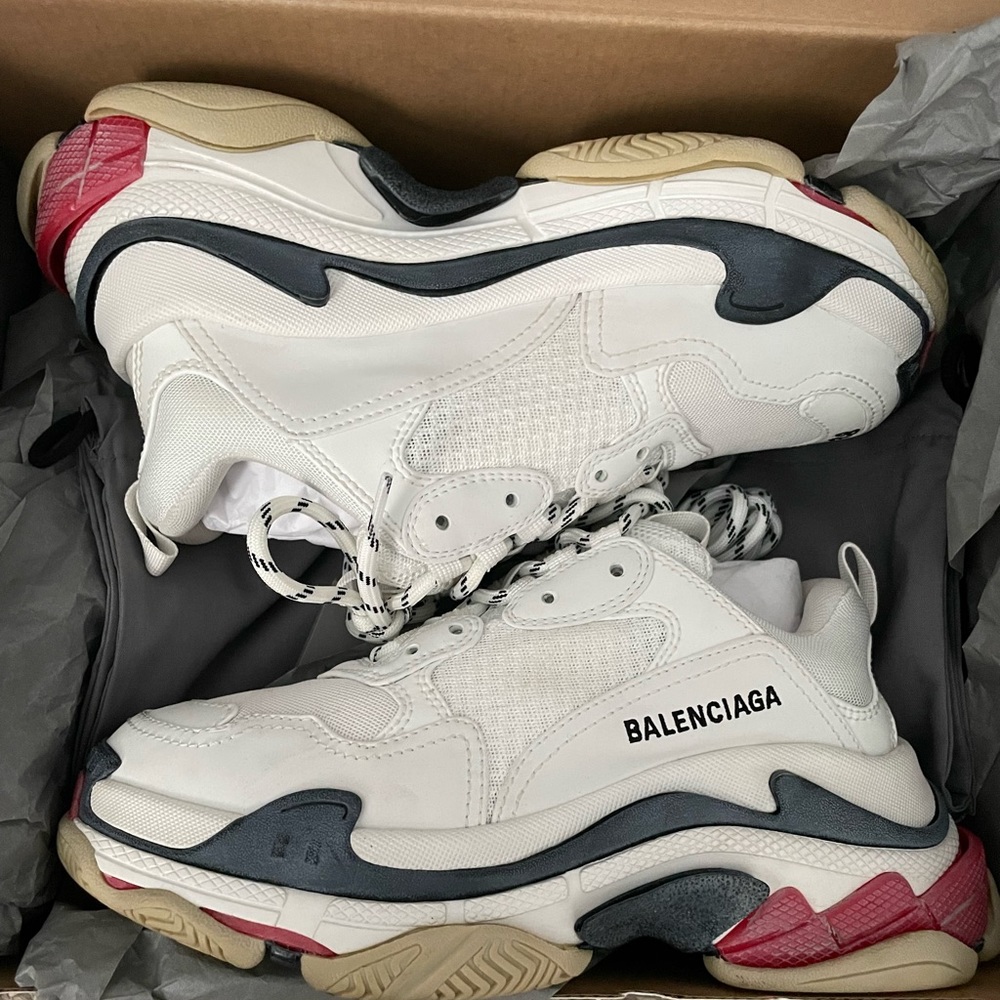 Authentic Balenciaga Triple S size 8